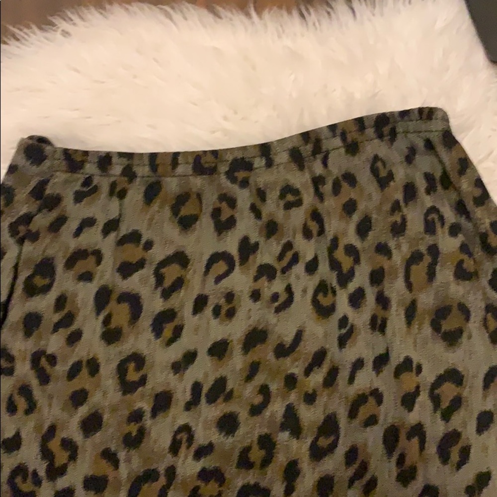 Leopard print, elastic waist, split hem skirt - Picture 5 of 5